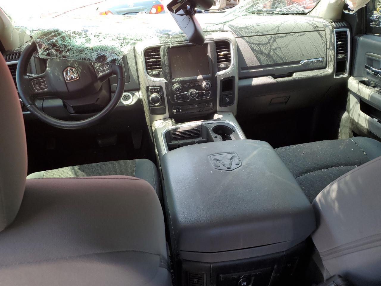 1C6RR6TT5HS567964 2017 Ram 1500 Slt