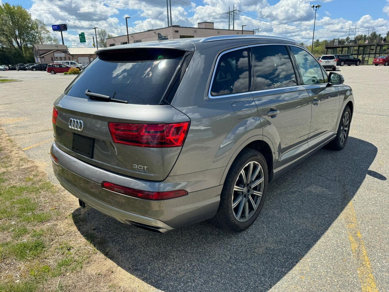 WA1VAAF78HD002543 2017 Audi Q7 Prestige