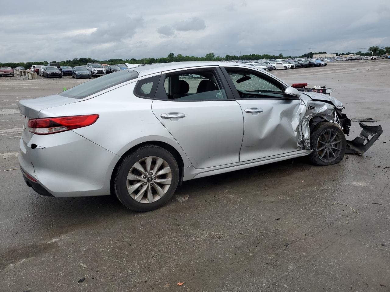 2017 Kia Optima Lx vin: 5XXGT4L38HG148331