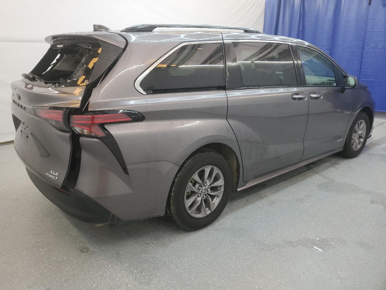 5TDJRKECXMS064381 2021 Toyota Sienna Xle