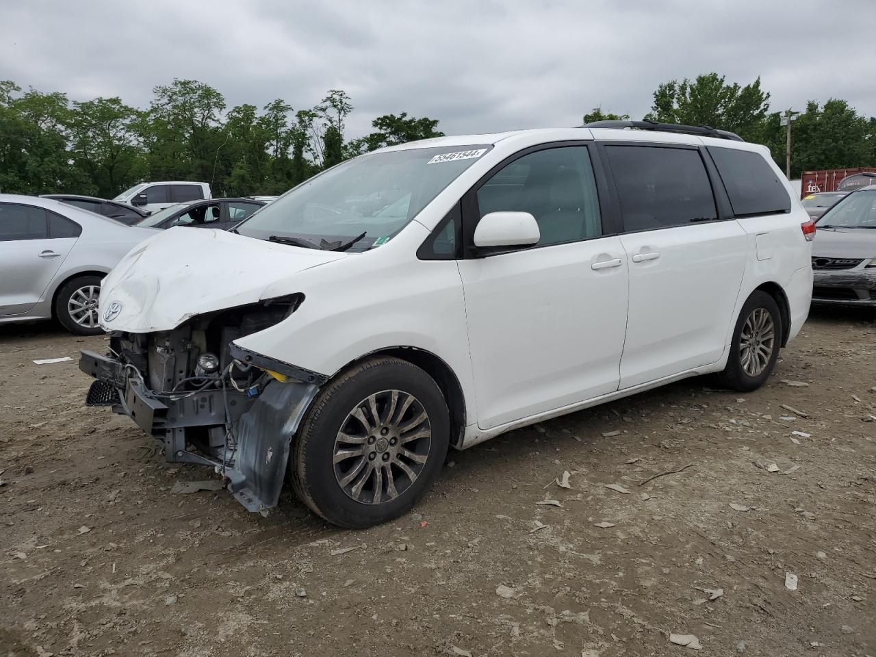 5TDYK3DC8ES438627 2014 Toyota Sienna Xle