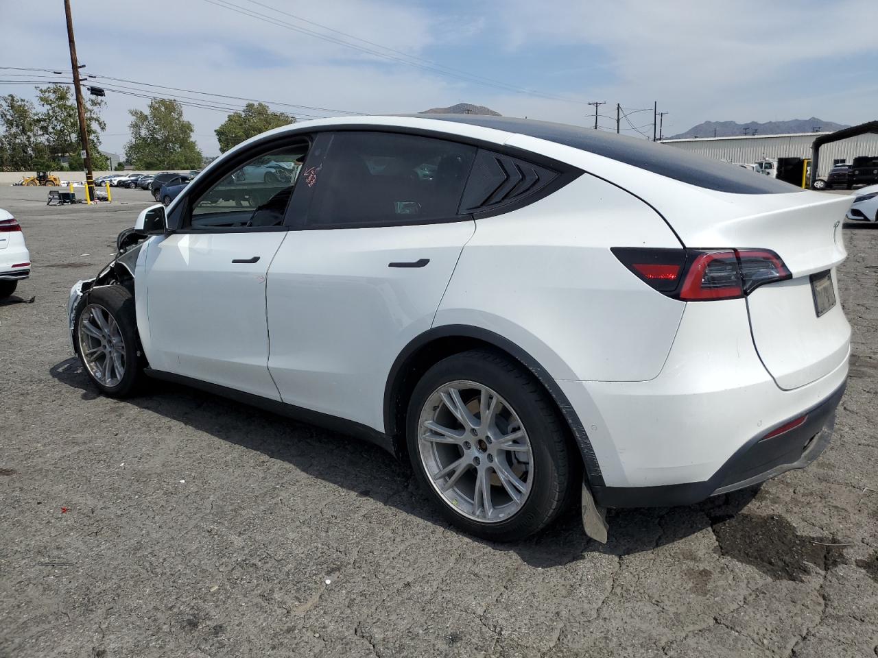 7SAYGAEE2NF365283 2022 Tesla Model Y