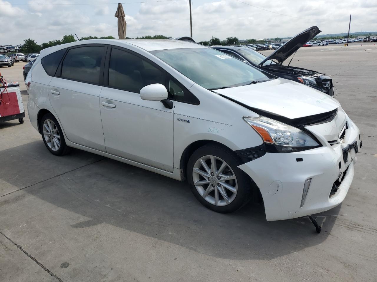 JTDZN3EU4E3318103 2014 Toyota Prius V