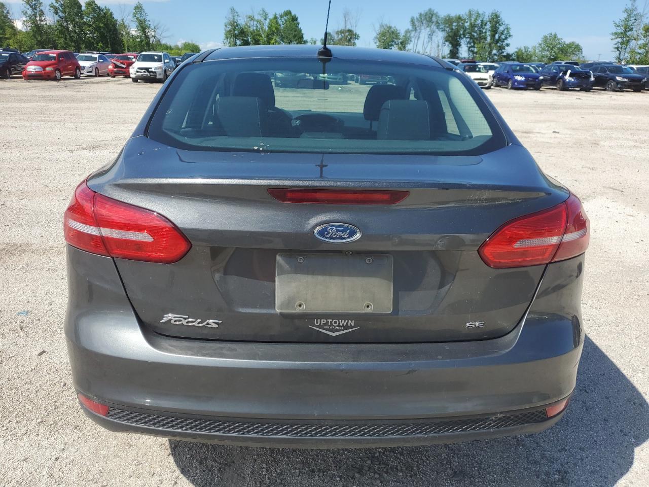 2018 Ford Focus Se vin: 1FADP3F29JL267201