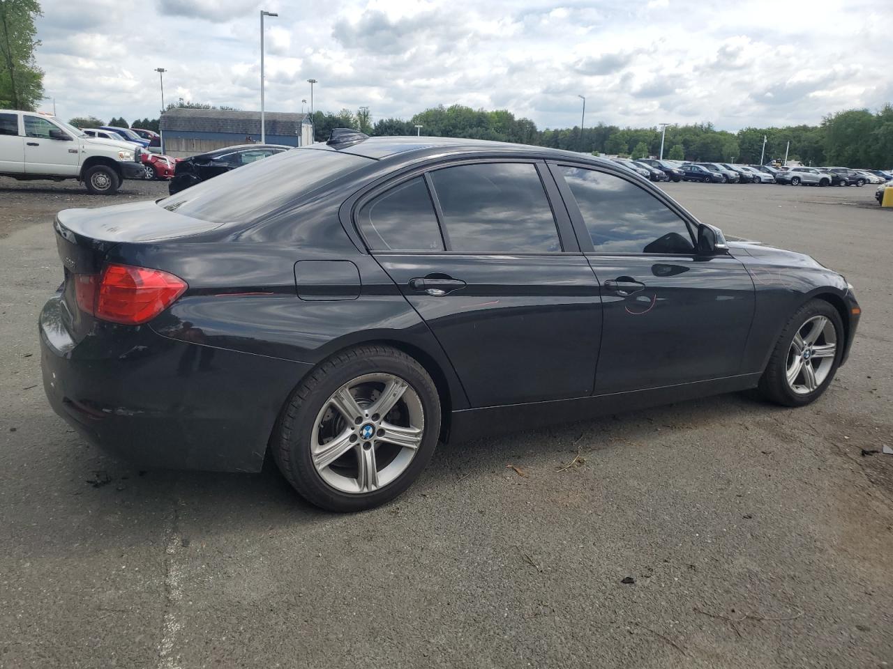 2013 BMW 328 Xi Sulev vin: WBA3B5G57DNS03334