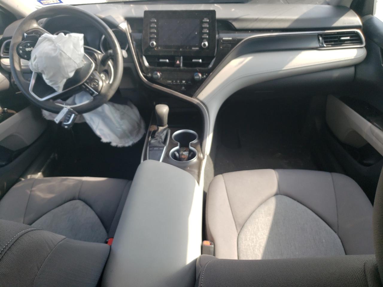 4T1C11AK6NU641195 2022 Toyota Camry Le