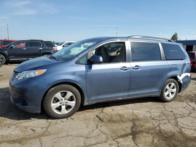 Lot #2542348945 2016 TOYOTA SIENNA LE salvage car