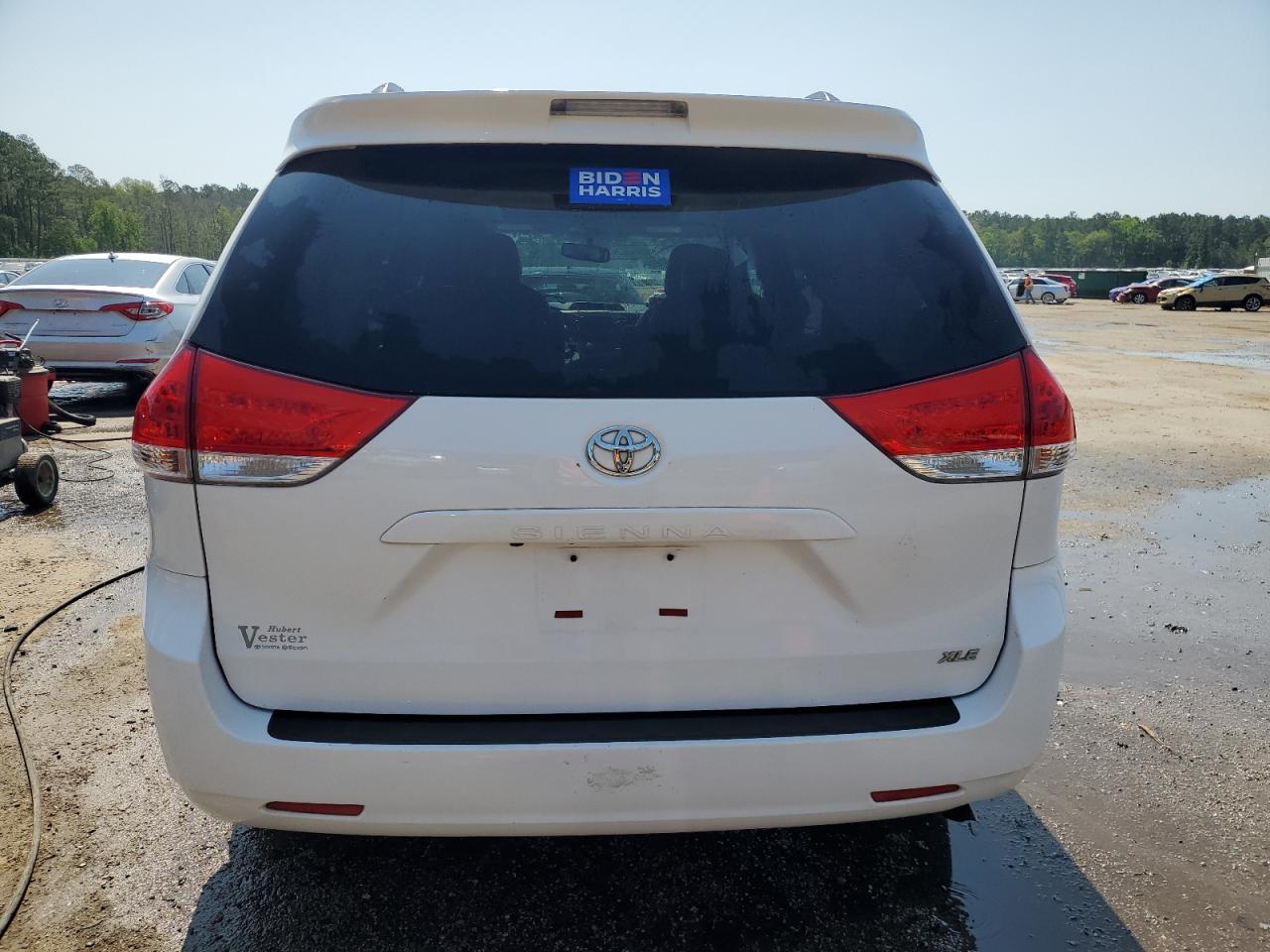 5TDYK3DC5ES512120 2014 Toyota Sienna Xle