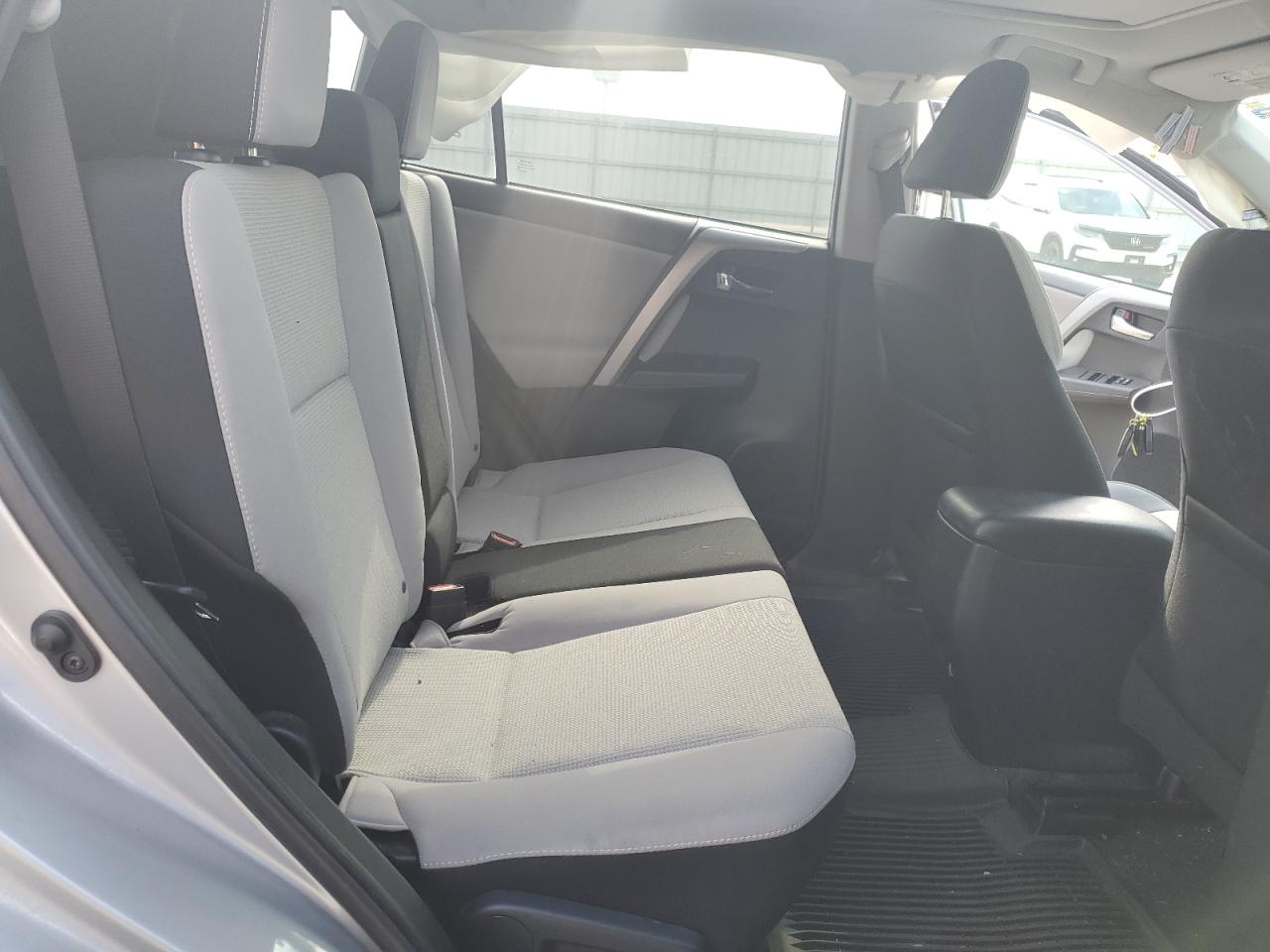 2T3RFREV4HW613907 2017 Toyota Rav4 Xle