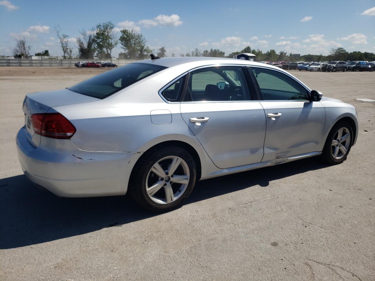 2014 Volkswagen Passat Se vin: 1VWBS7A37EC051745