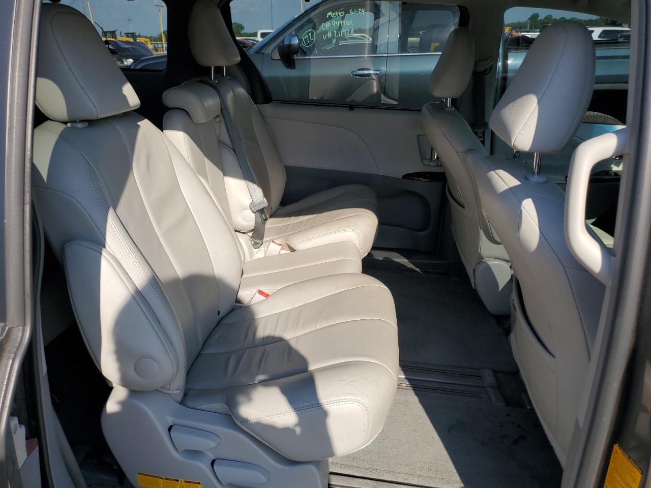 5TDYK3DCXES483830 2014 Toyota Sienna Xle