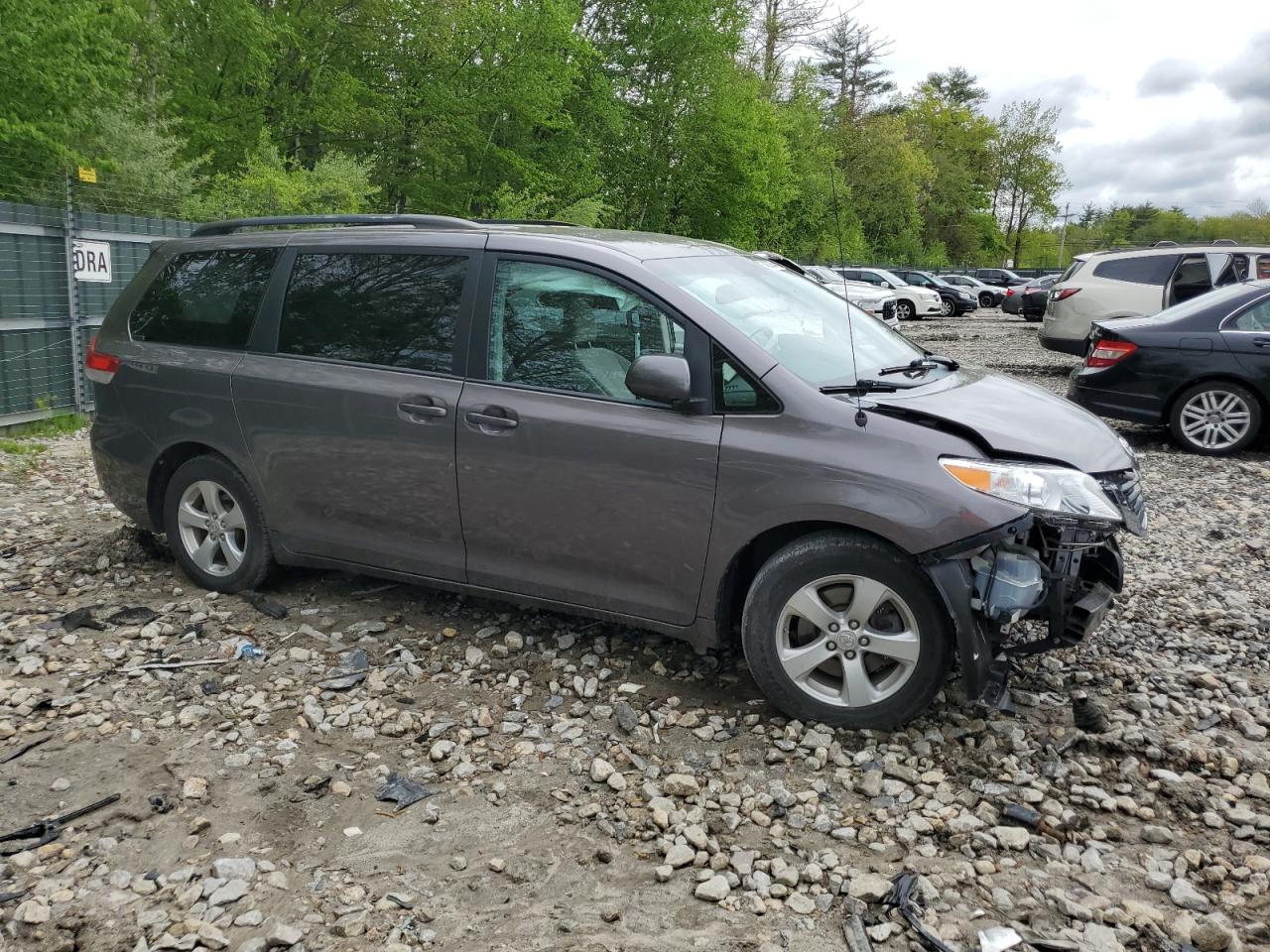 5TDKK3DC4CS262212 2012 Toyota Sienna Le