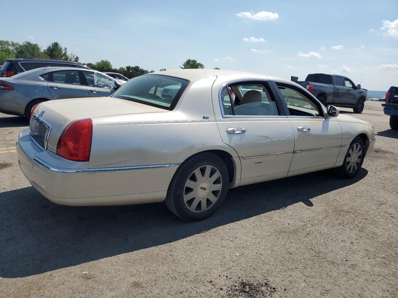 1LNHM83W93Y662876 2003 Lincoln Town Car Cartier