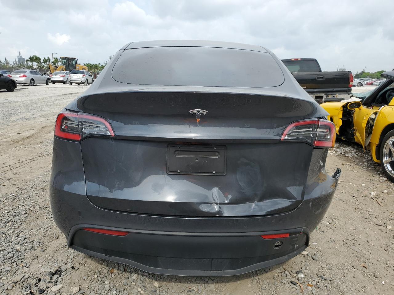 2021 Tesla Model Y vin: 5YJYGDED7MF109726