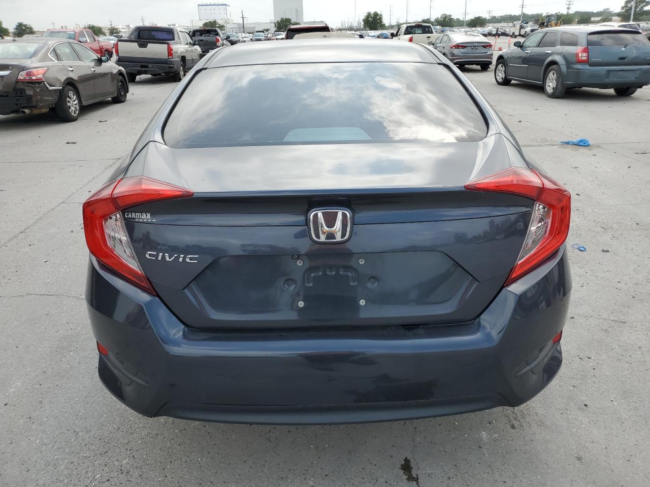 2HGFC2F5XJH533262 2018 Honda Civic Lx