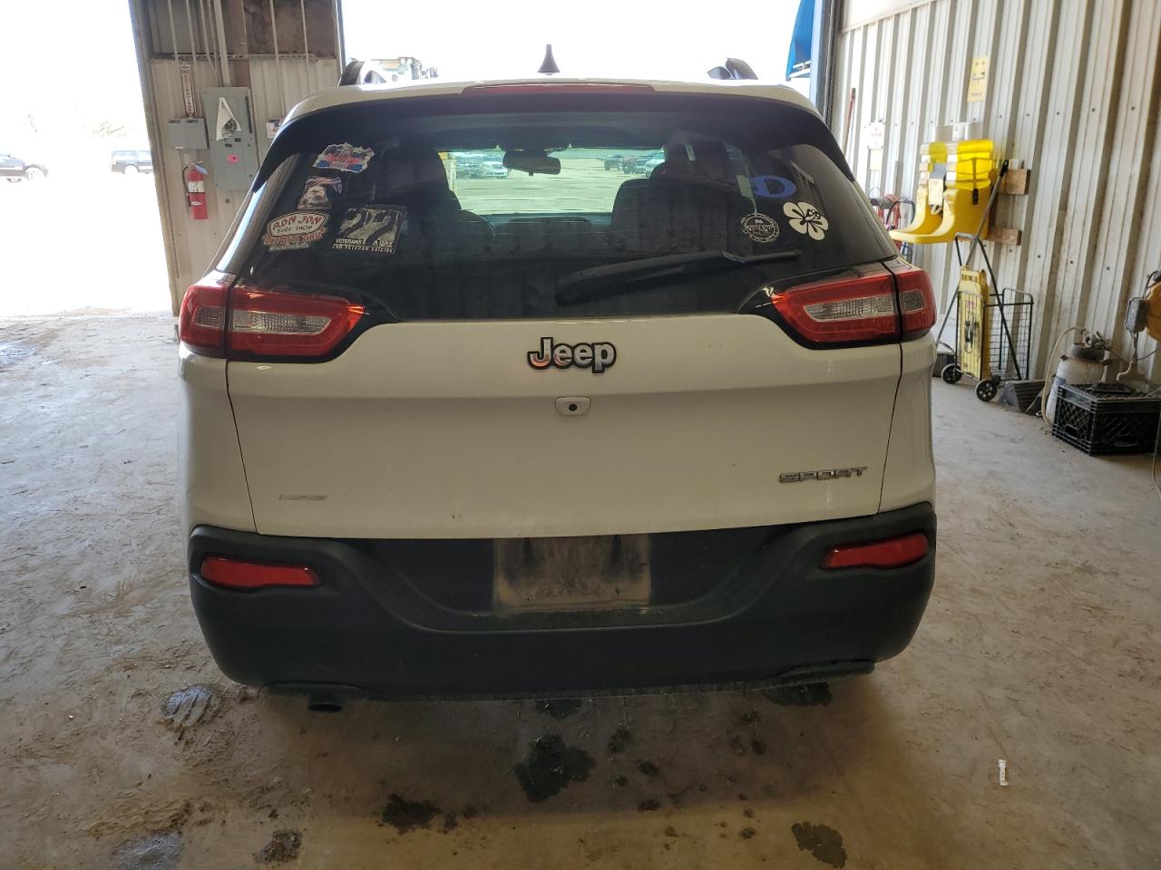 1C4PJLAB6GW127324 2016 Jeep Cherokee Sport