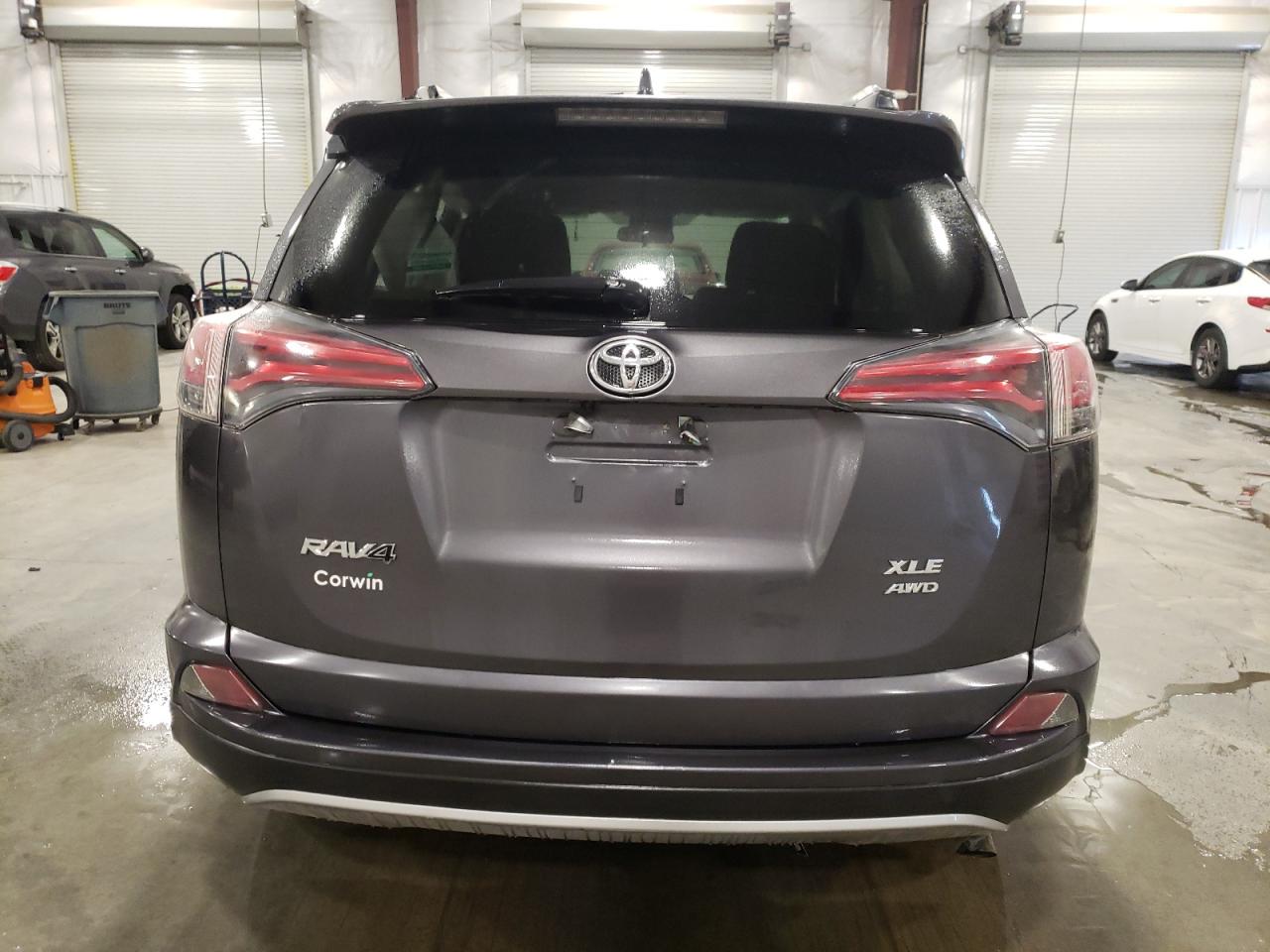 JTMRFREV4HJ109646 2017 Toyota Rav4 Xle