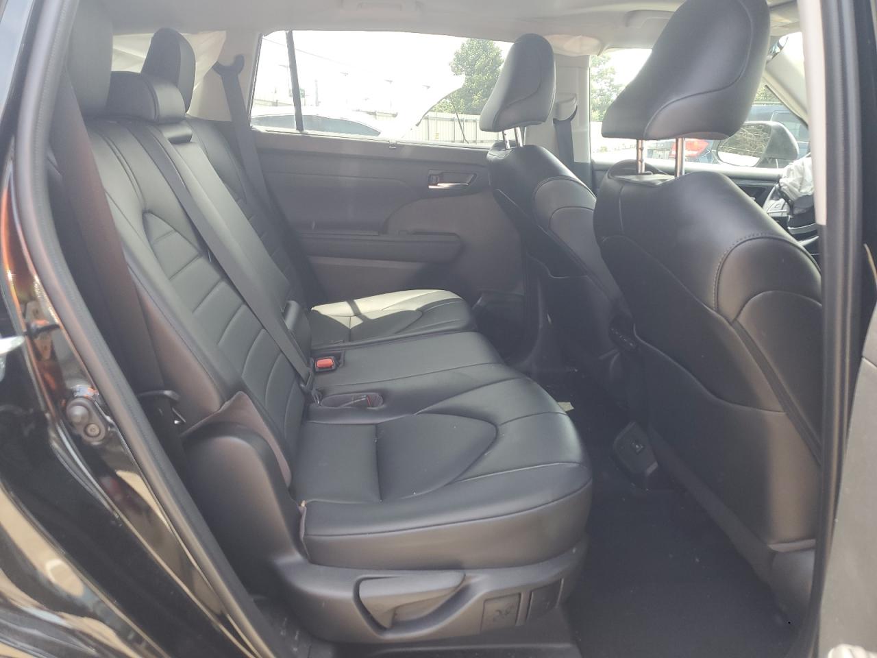 5TDGZRBH0NS185750 2022 Toyota Highlander Xle