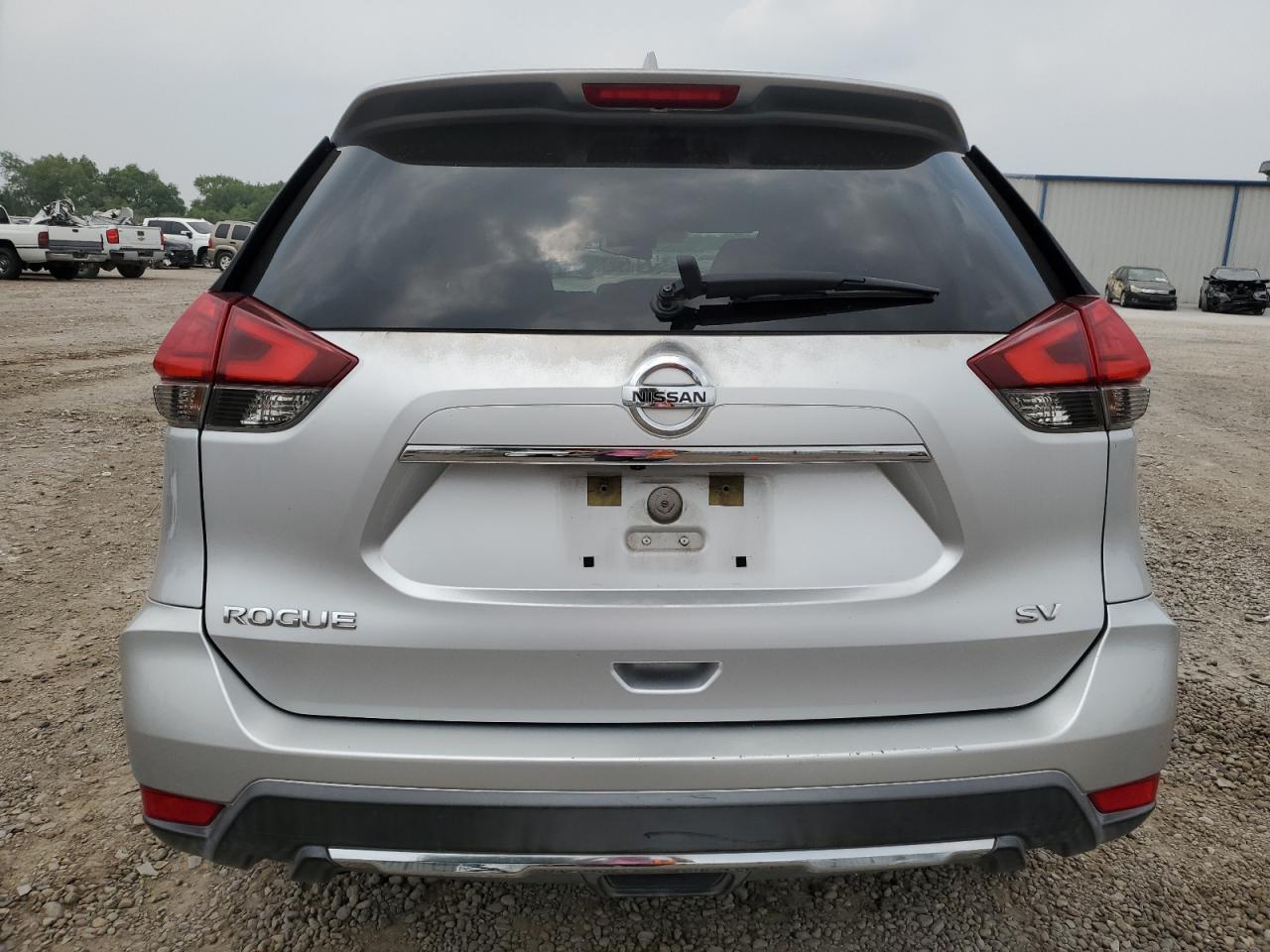 2017 Nissan Rogue S vin: KNMAT2MT2HP537824