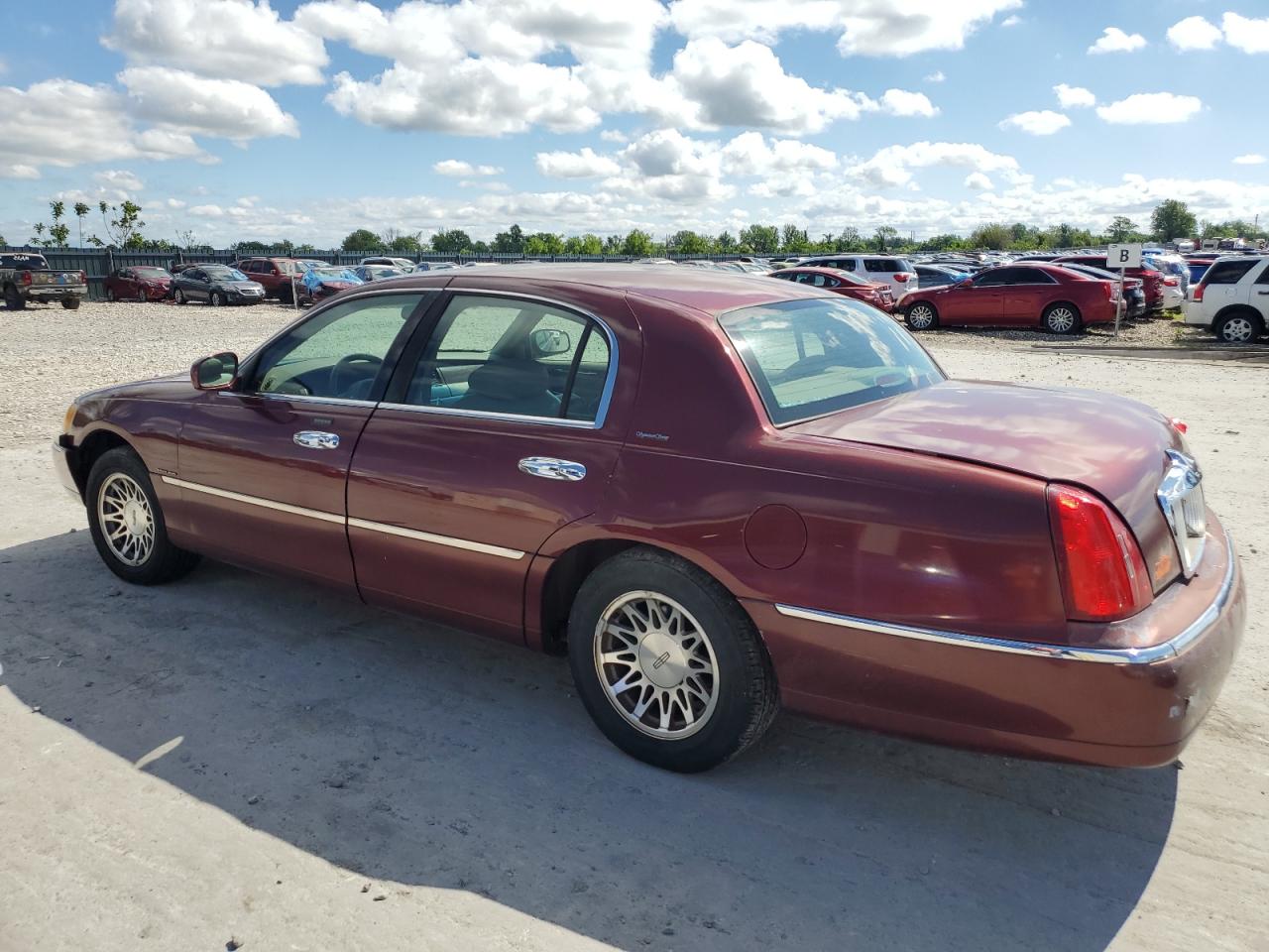 Lot #3026095107 2000 LINCOLN TOWN CAR S