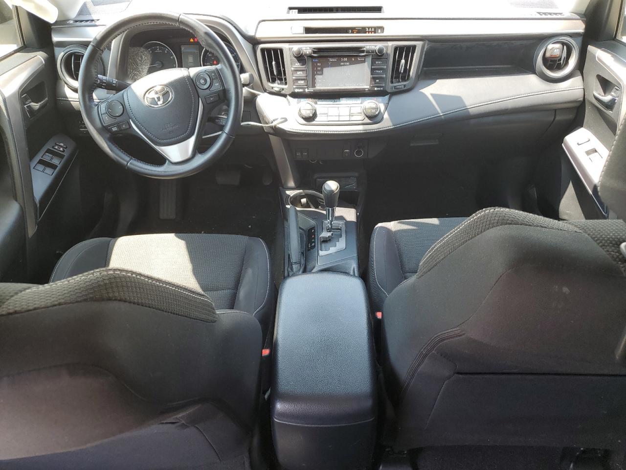 JTMRFREV1HJ132365 2017 Toyota Rav4 Xle