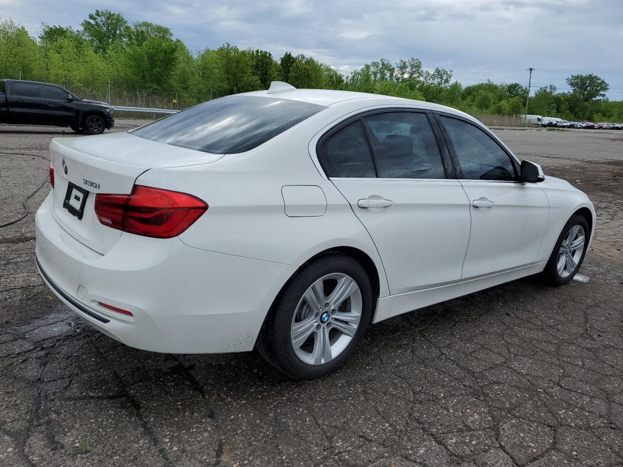 2018 BMW 330 Xi vin: WBA8D9G51JNU67331