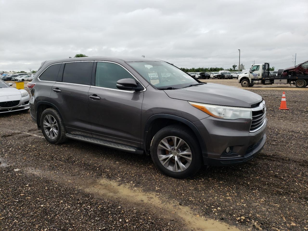 5TDZKRFH9FS117648 2015 Toyota Highlander Le