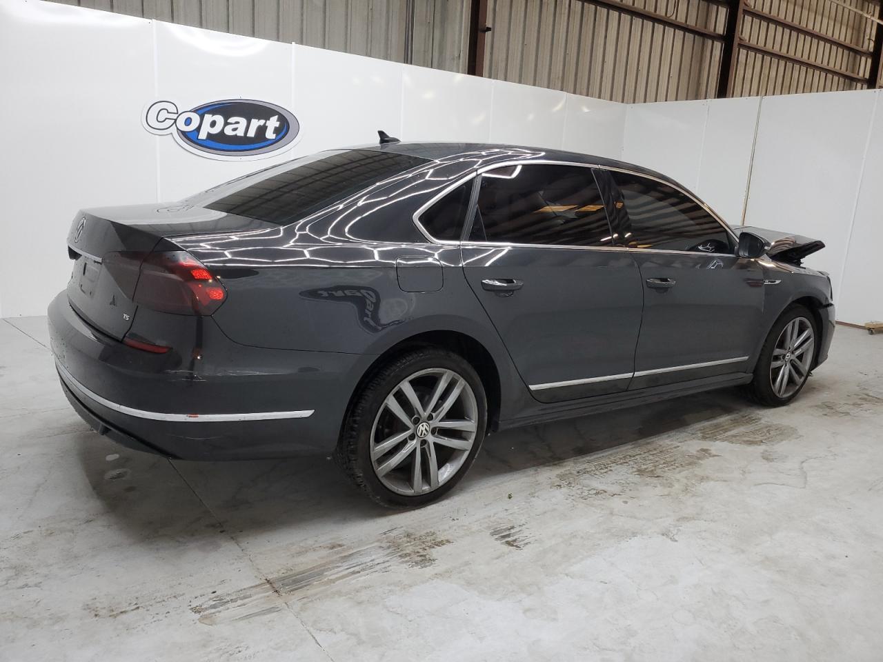 1VWDT7A33HC085756 2017 Volkswagen Passat R-Line