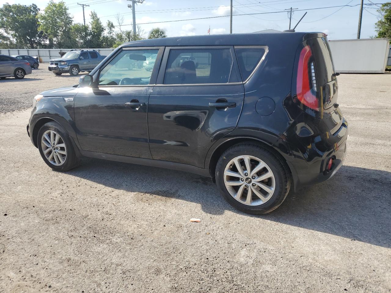 KNDJP3A57J7588841 2018 Kia Soul +