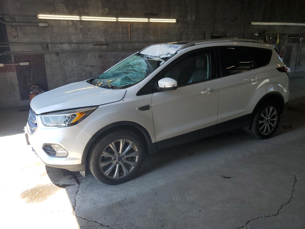 1FMCU9J93HUF03993 2017 Ford Escape Titanium