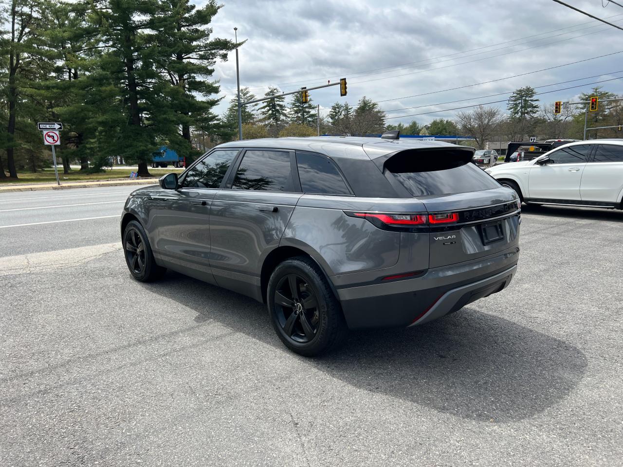 2018 Land Rover Range Rover Velar S vin: SALYB2RX1JA741660