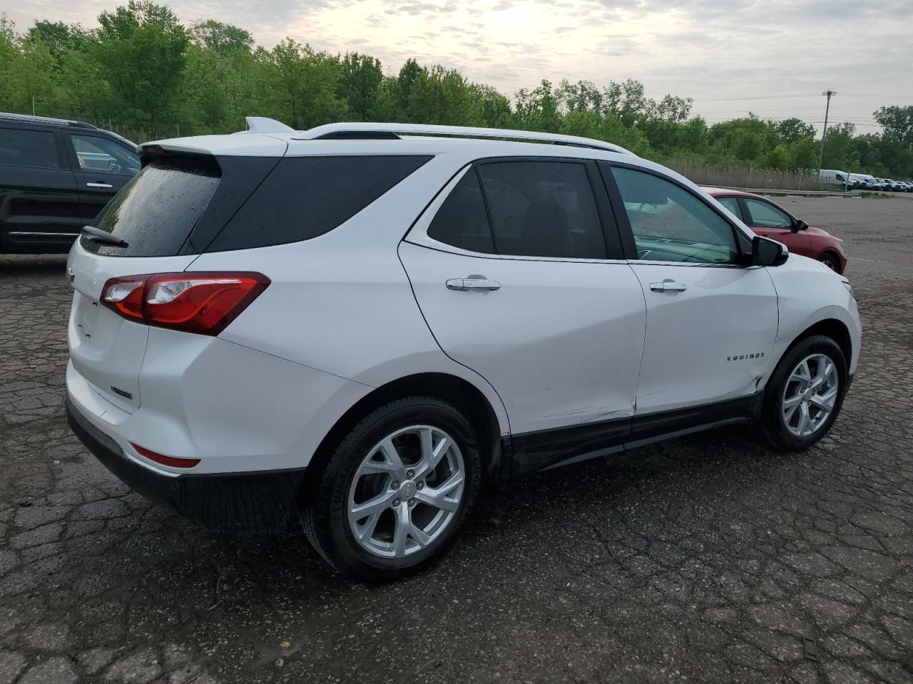 2GNAXMEV4J6110996 2018 Chevrolet Equinox Premier