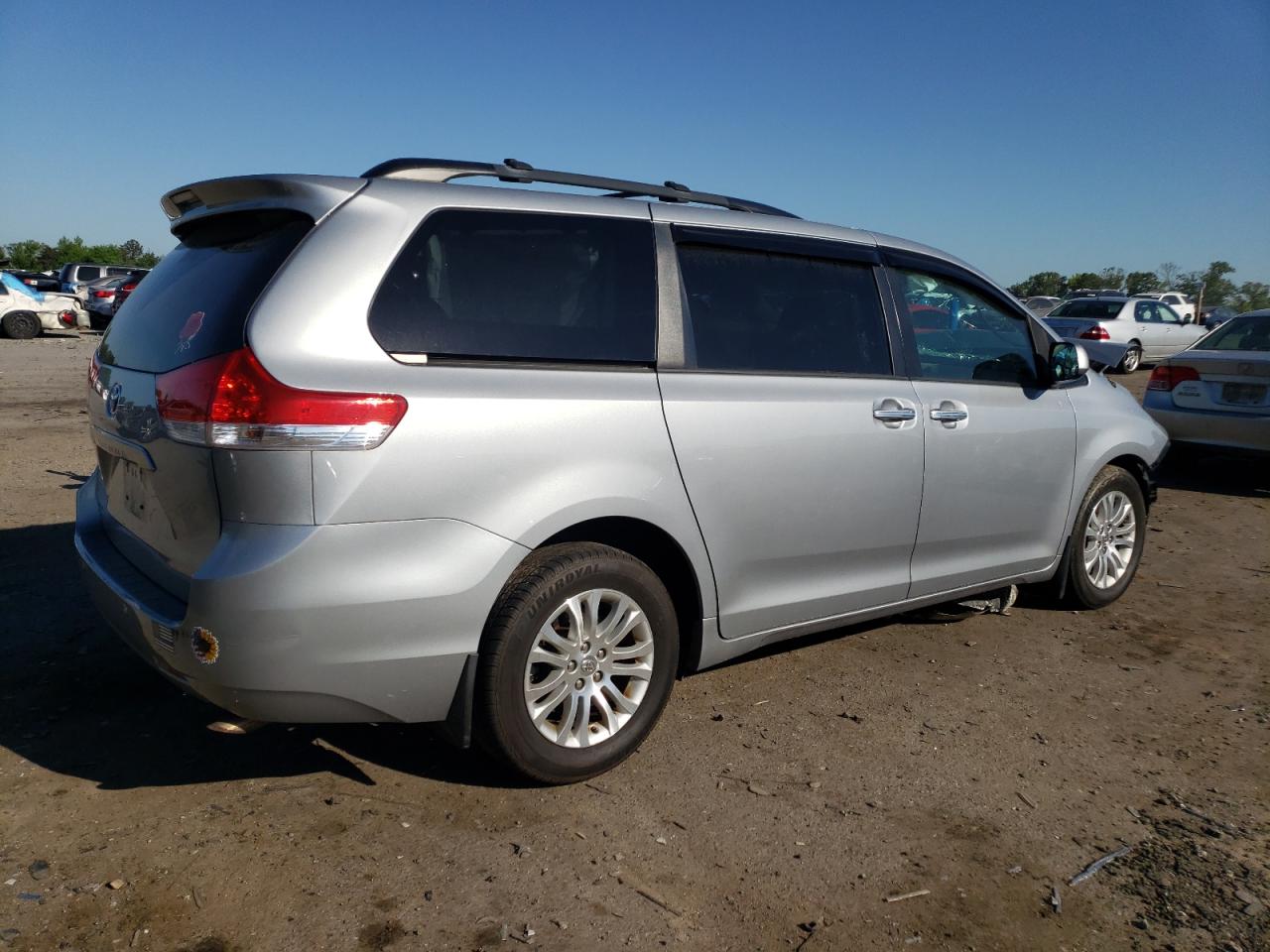 5TDYK3DC0ES463103 2014 Toyota Sienna Xle