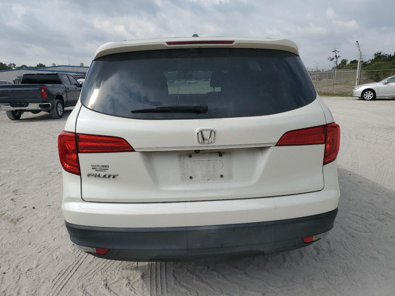 5FNYF5H35GB016008 2016 Honda Pilot Ex