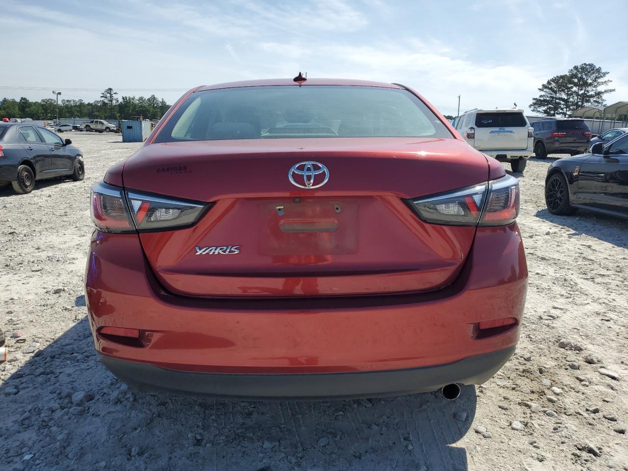 3MYDLBYV0KY528569 2019 Toyota Yaris L