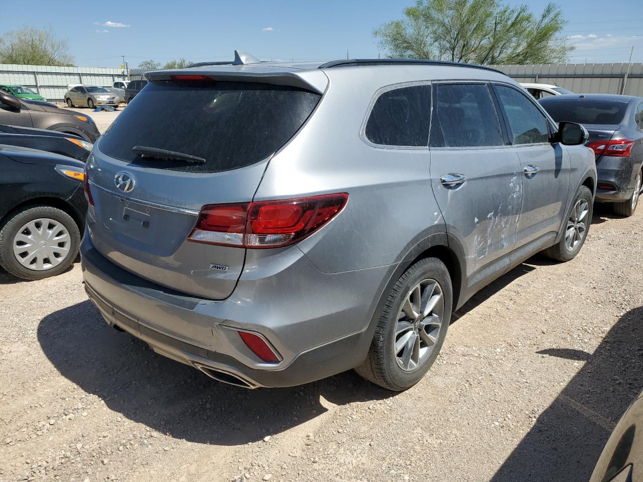 KM8SMDHF9HU207967 2017 Hyundai Santa Fe Se