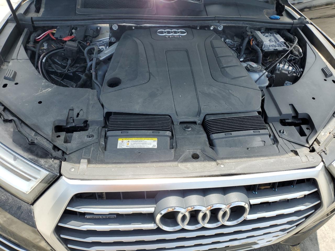 WA1AHAF70KD035988 2019 Audi Q7 Premium