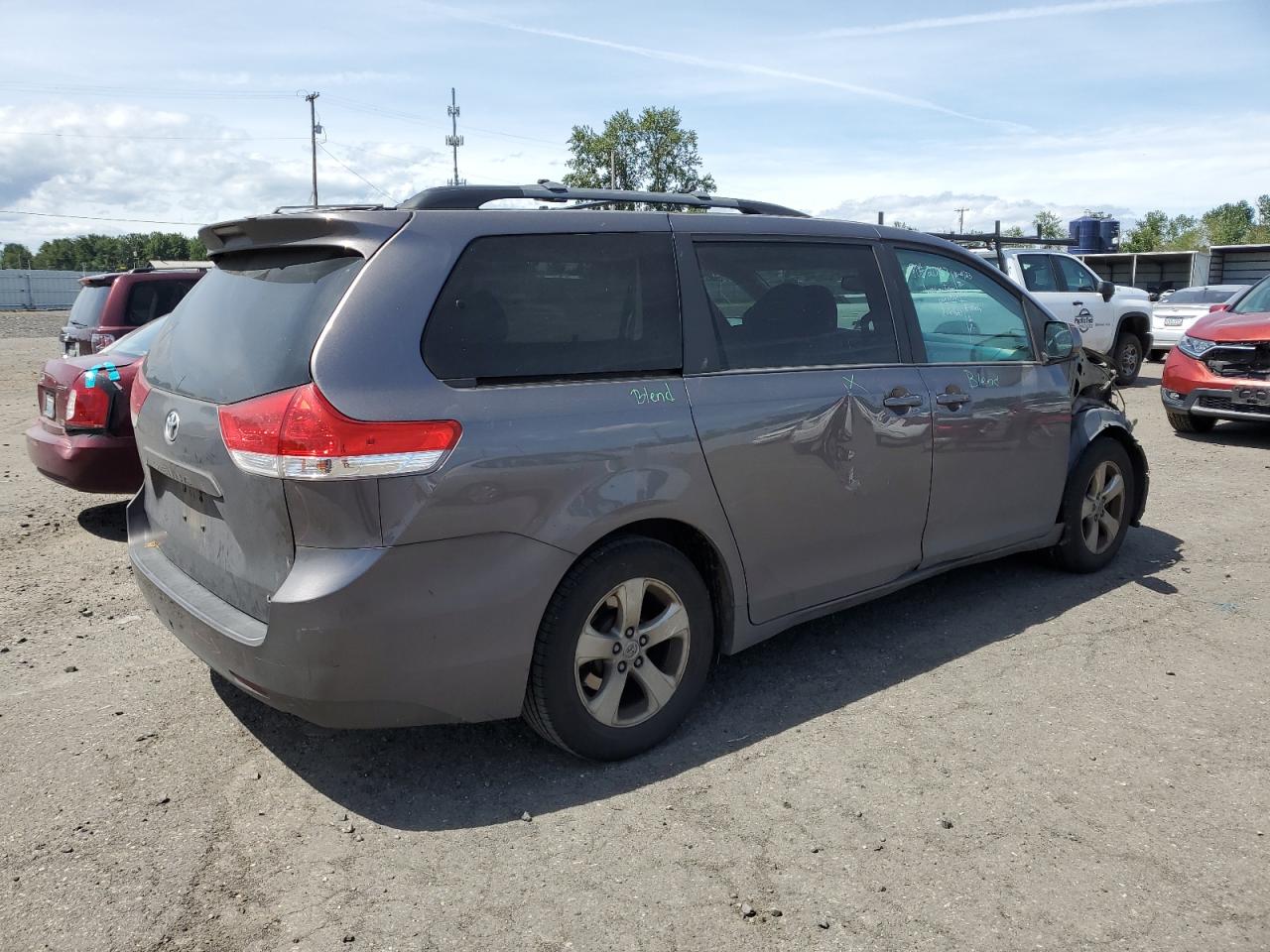 5TDKK3DC0DS330295 2013 Toyota Sienna Le