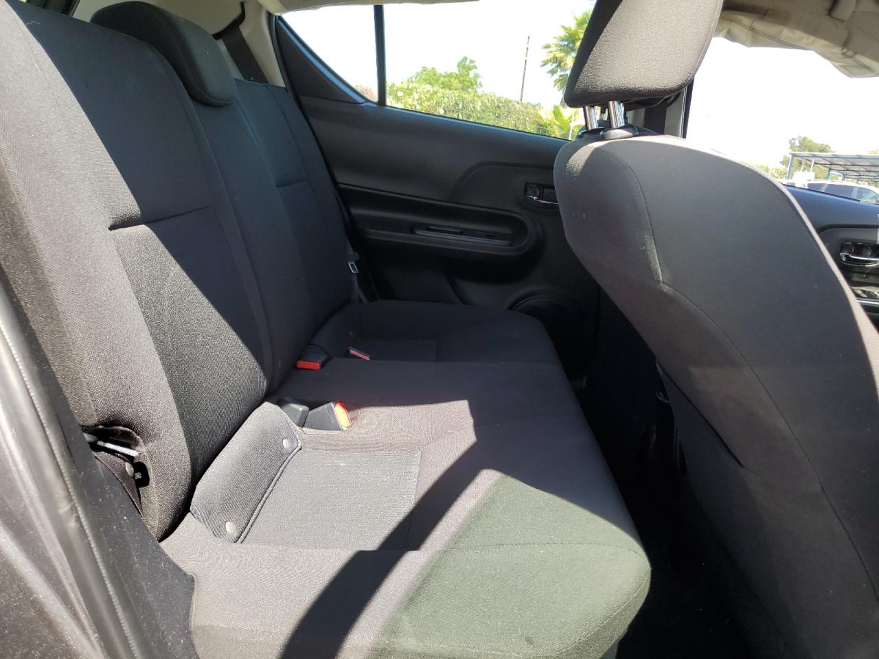 JTDKDTB37J1600306 2018 Toyota Prius C