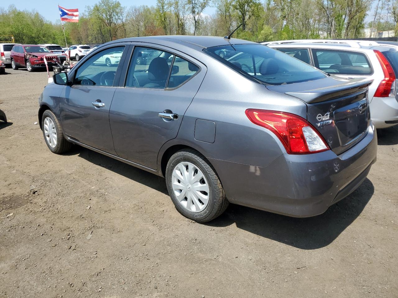 2018 Nissan Versa S vin: 3N1CN7AP8JL887647