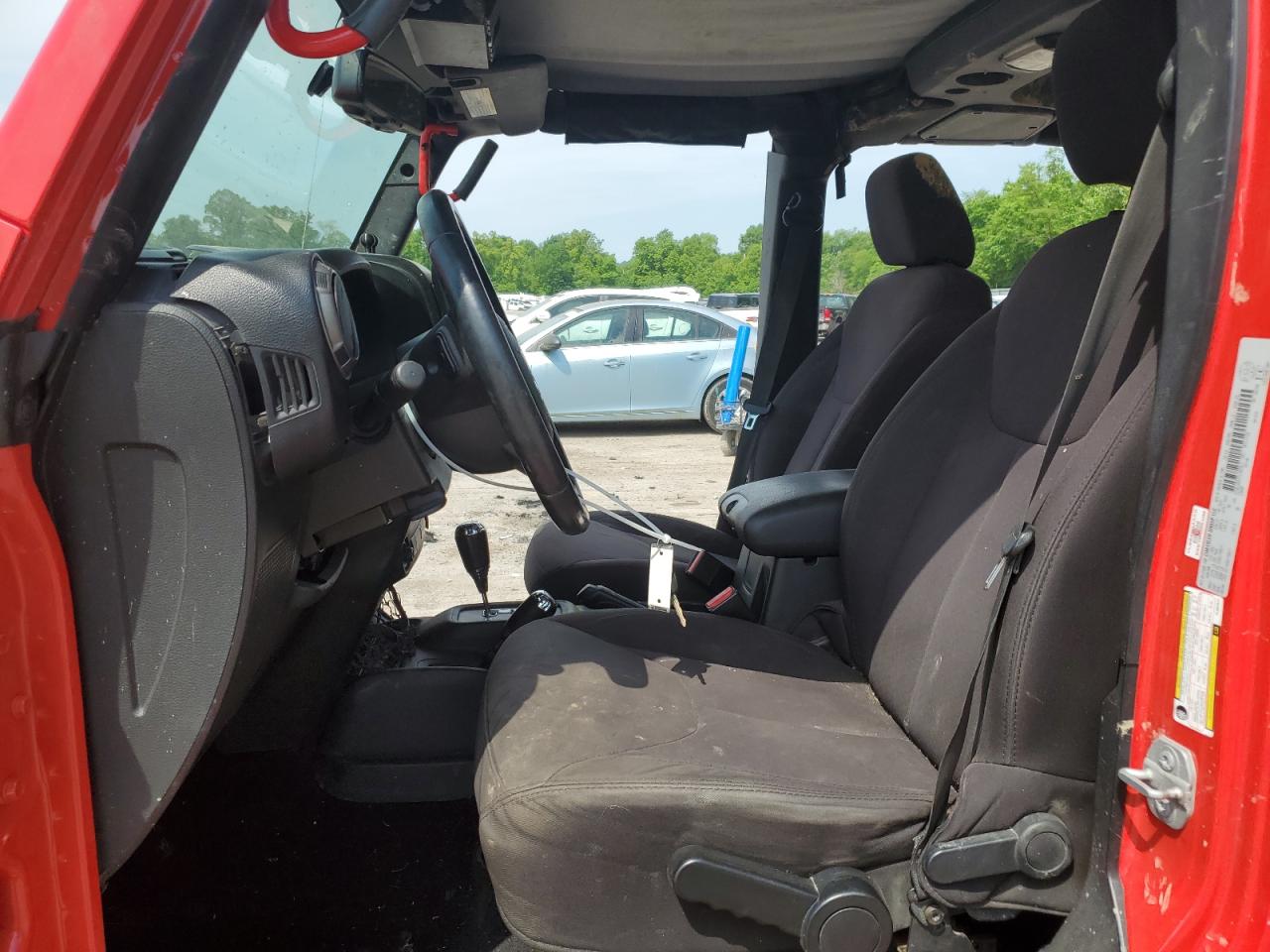 1C4BJWDG1FL562917 2015 Jeep Wrangler Unlimited Sport