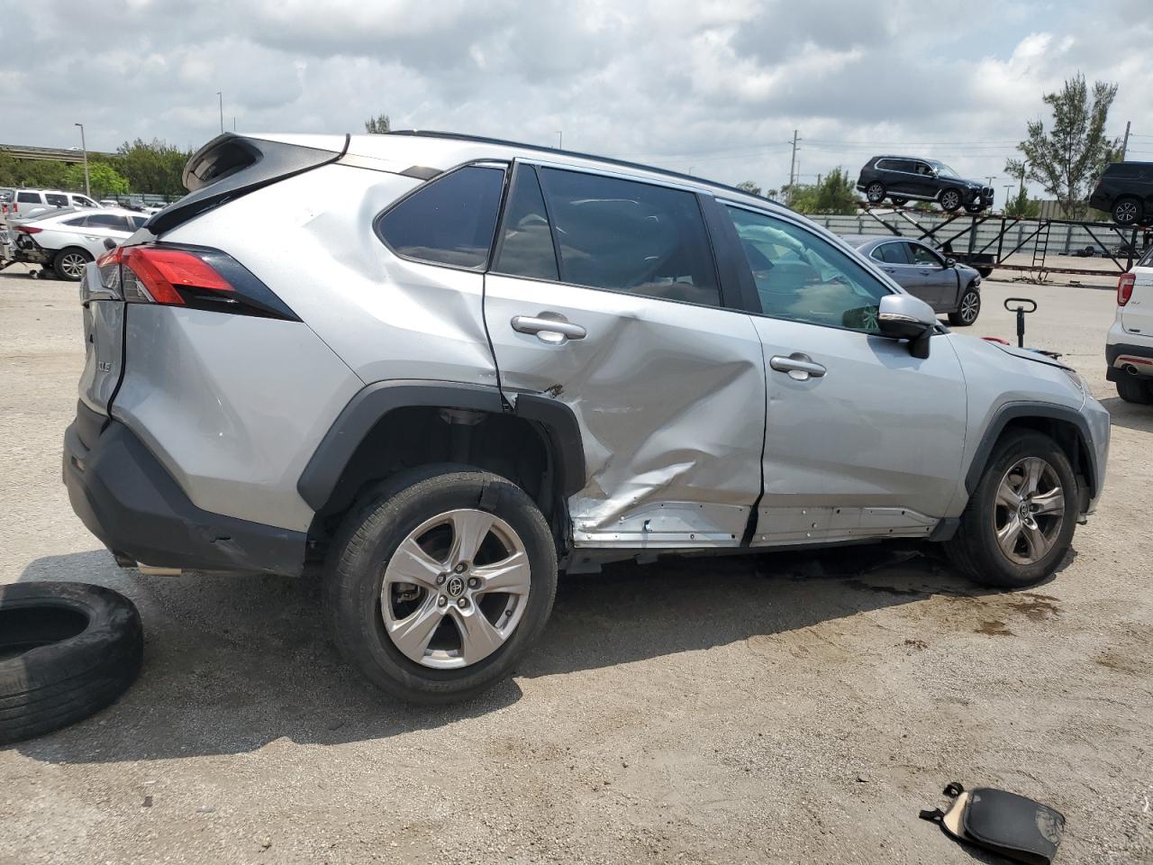 2T3W1RFV3NW192533 2022 Toyota Rav4 Xle