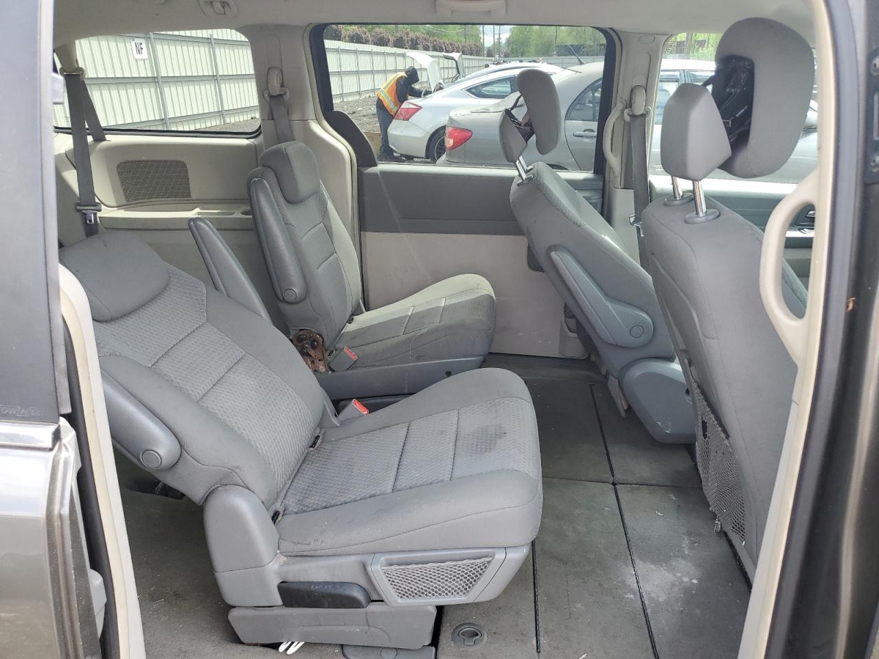 2A4RR4DE0AR322889 2010 Chrysler Town & Country Lx