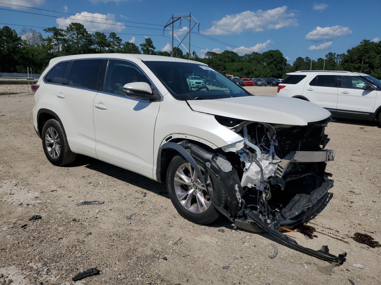 5TDZKRFH6GS123585 2016 Toyota Highlander Le