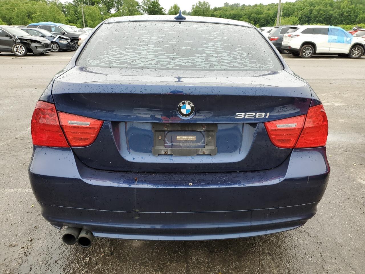 WBAPH7G51BNN04884 2011 BMW 328 I