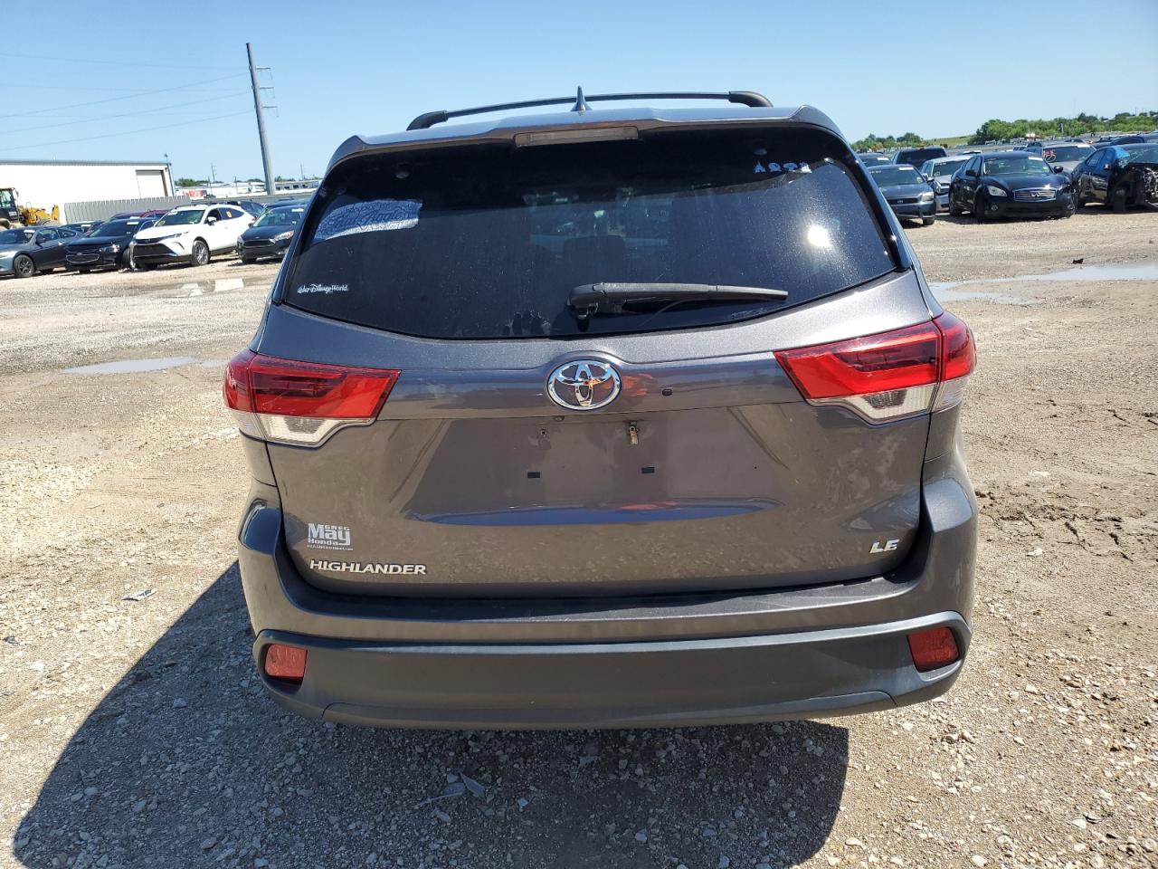 5TDZZRFH4HS232589 2017 Toyota Highlander Le