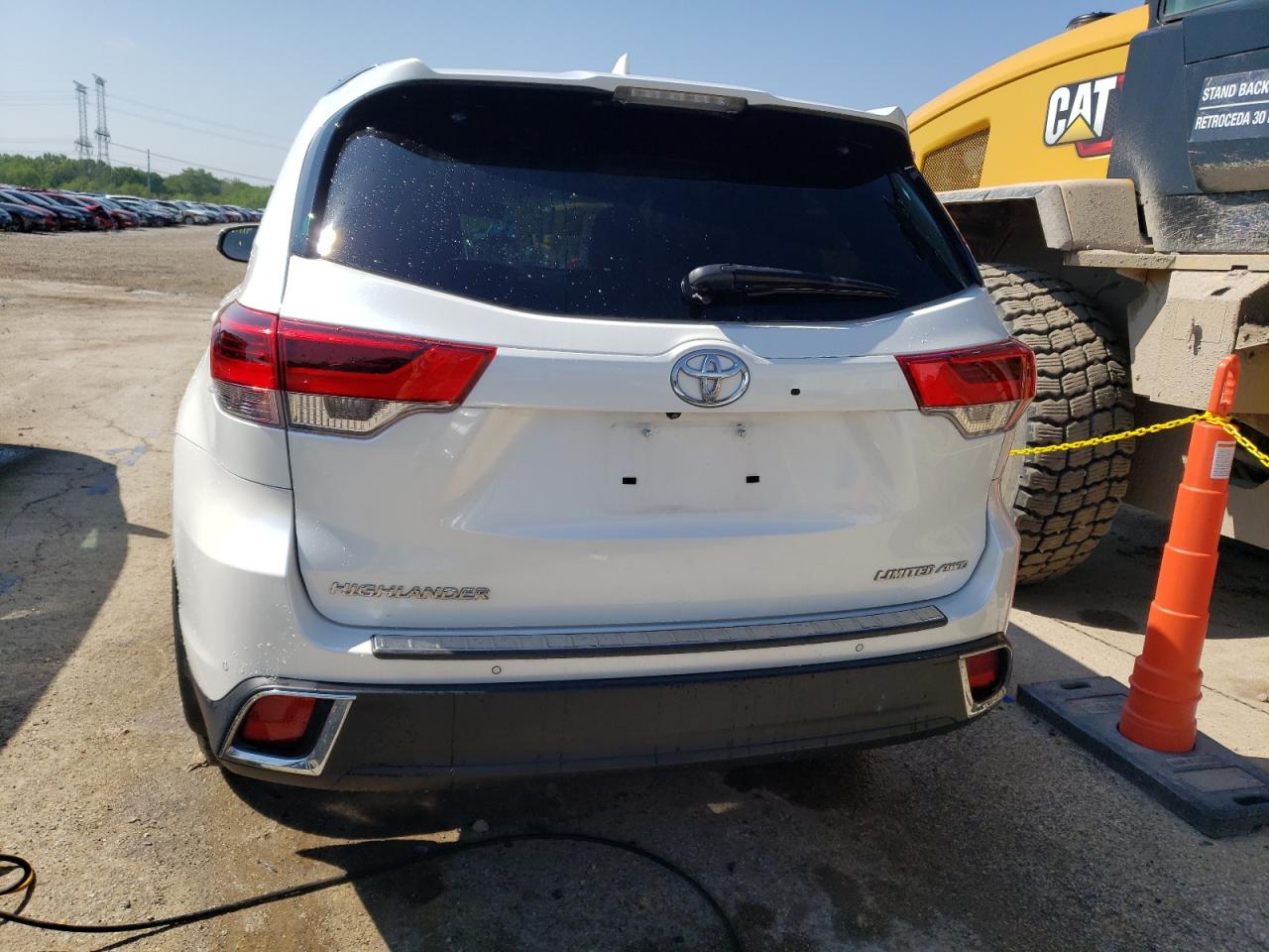 Lot #2952437364 2017 TOYOTA HIGHLANDER