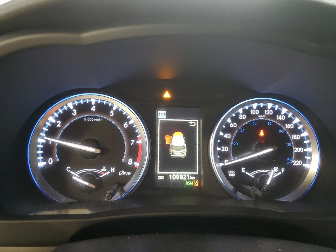 5TDJZRFH6JS863475 2018 Toyota Highlander Se