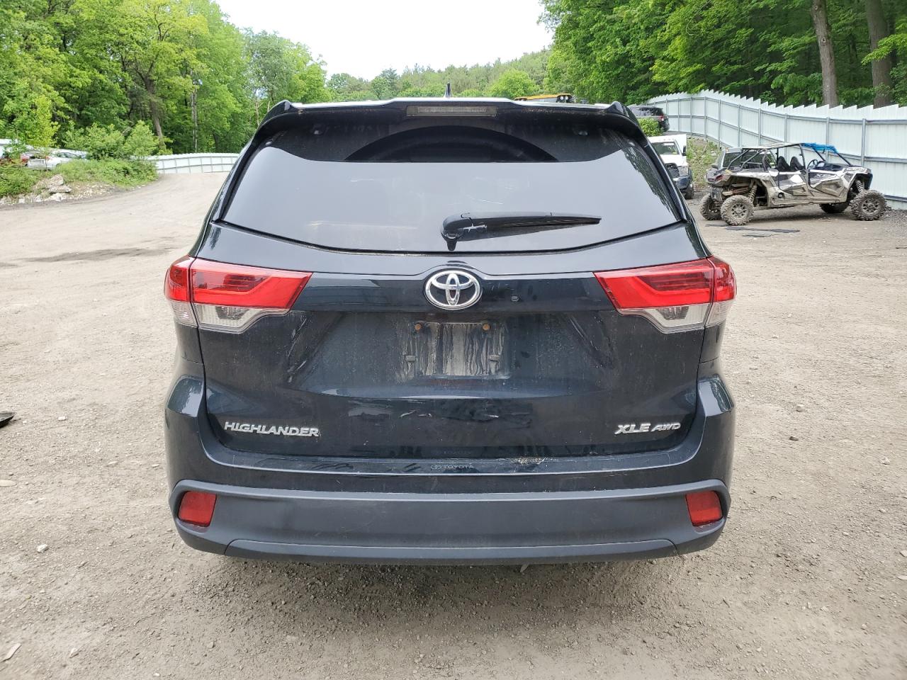 5TDJZRFH2KS999975 2019 Toyota Highlander Se