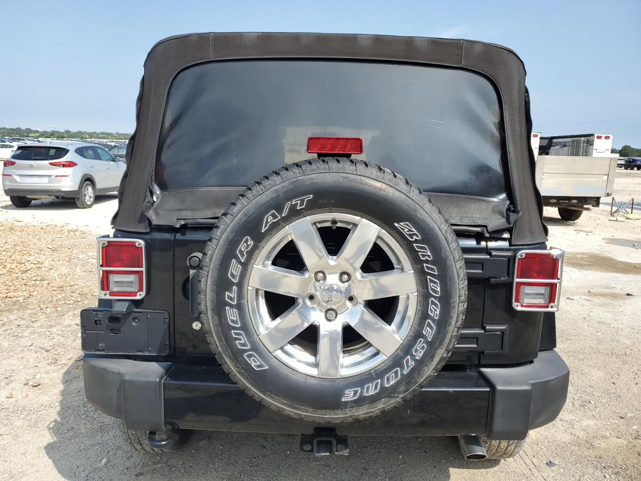 1C4BJWEG0GL273432 2016 Jeep Wrangler Unlimited Sahara